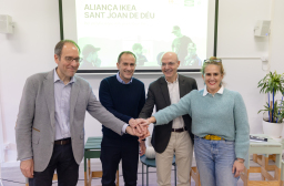 Salvador Maneu, Director de Sant Joan de Déu Serveis Socials; Valerio Valenti, cap de l'àrea de Mercat d'IKEA a Catalunya; Emili Bargalló, Director UTI San Juan de Dios España; i Laura Durán, Directora de Desenvolupament de Negoci d'IKEA.